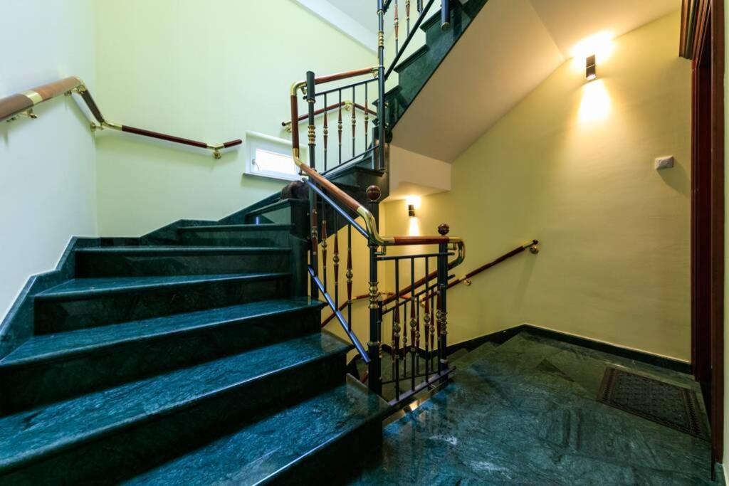 Seafront Apartment Duo Вис Екстериор снимка