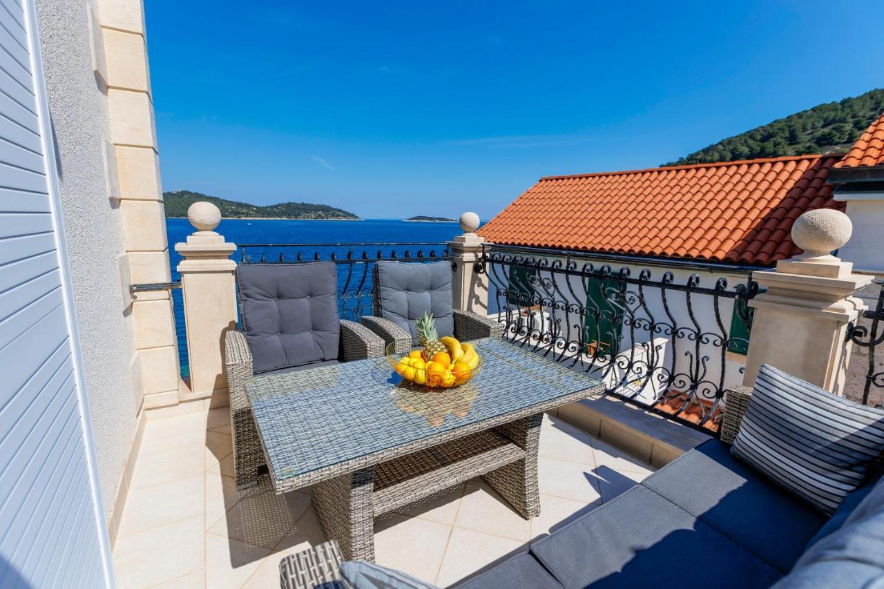 Seafront Apartment Duo Вис Екстериор снимка